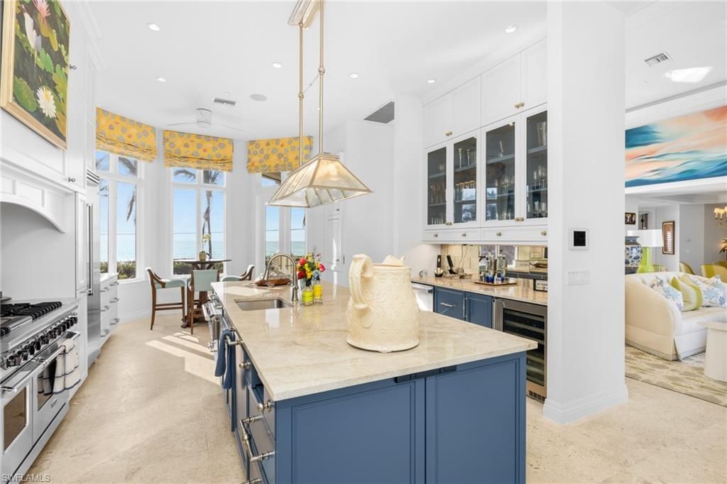 Dining room, Interior, Kitchen, Living room, Pendant Lights, Recessed Lighting, Stainless Steel Appliances