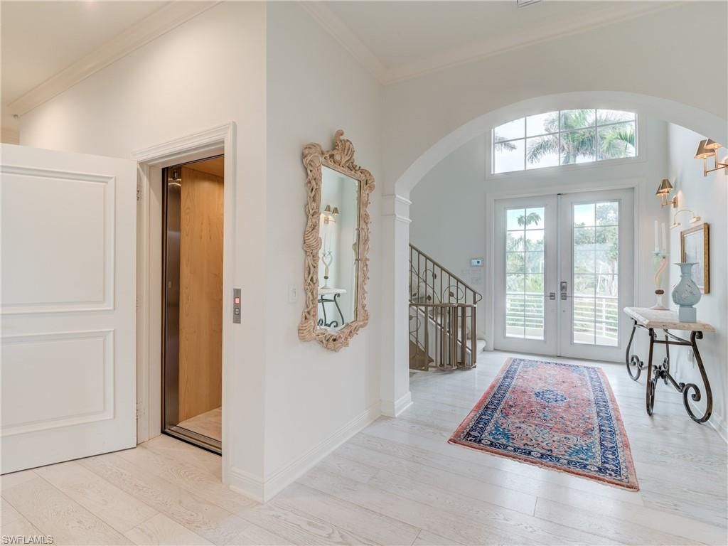 Elevator, Interior, Wood Texture Flooring