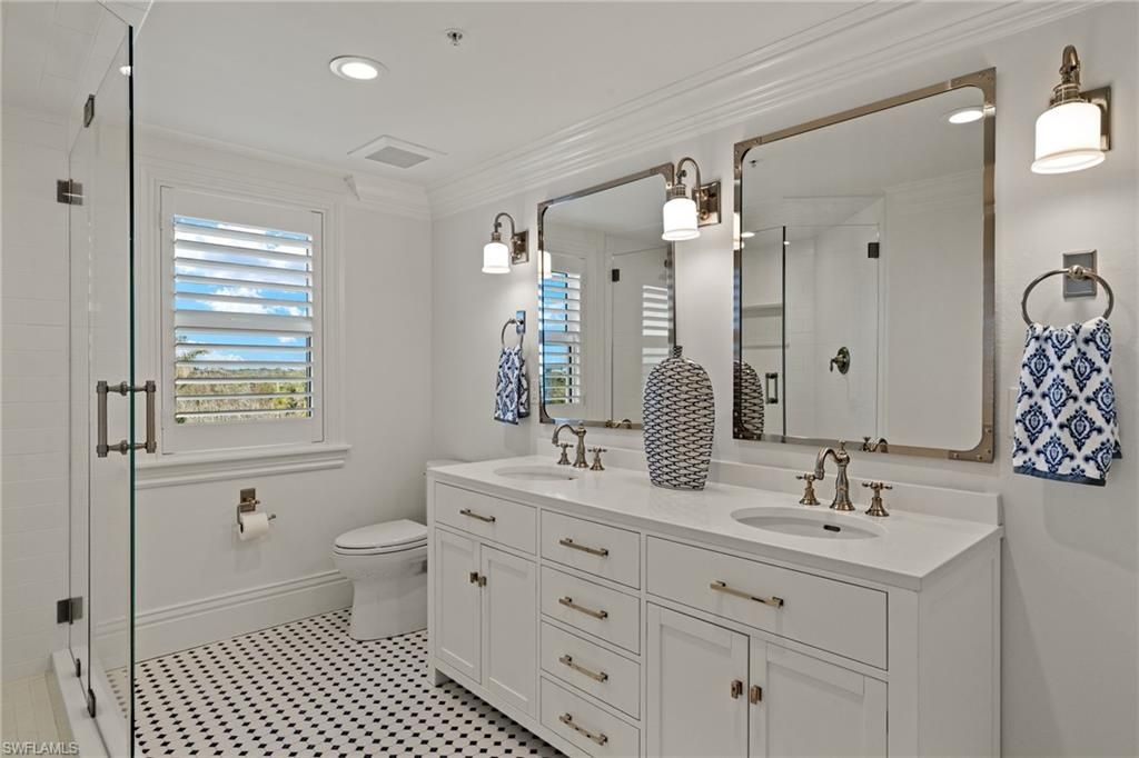 Bathroom, Dual Sink Vanities, Interior, Recessed Lighting