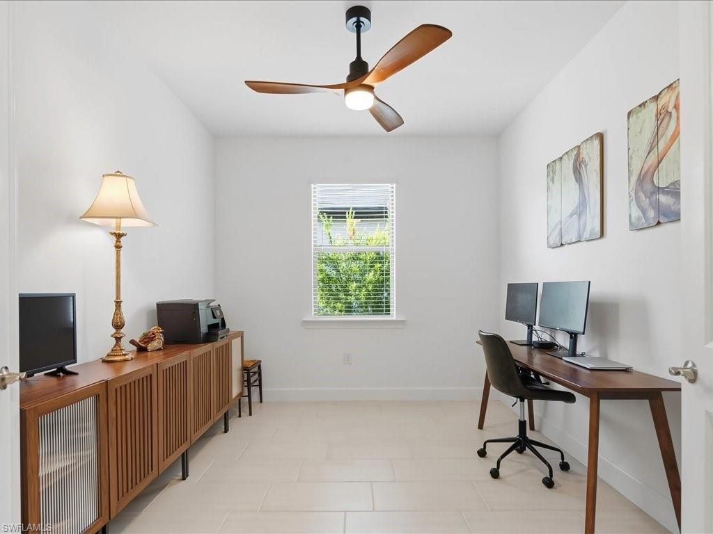 Home Office, Interior