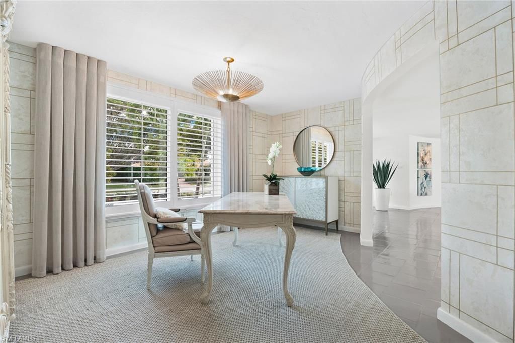 Home Office, Interior