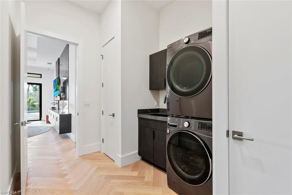 Interior, Utility Closets, Washer, Wood Texture Flooring