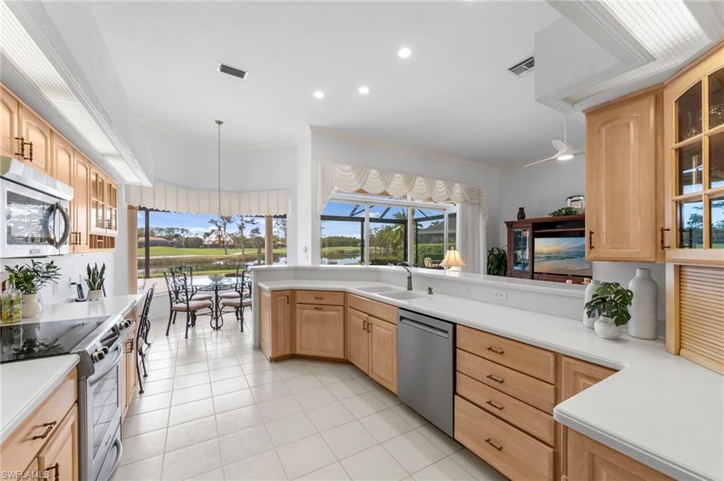 Dining room, Interior, Kitchen, Pendant Lights, Recessed Lighting, Stainless Steel Appliances, Water