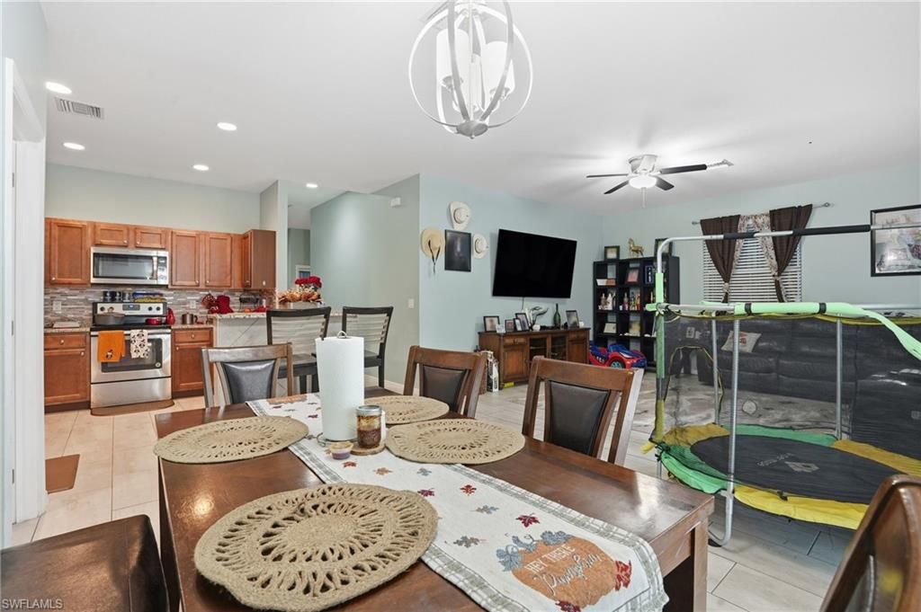 Dining room, Interior, Kitchen, Recessed Lighting, Stainless Steel Appliances