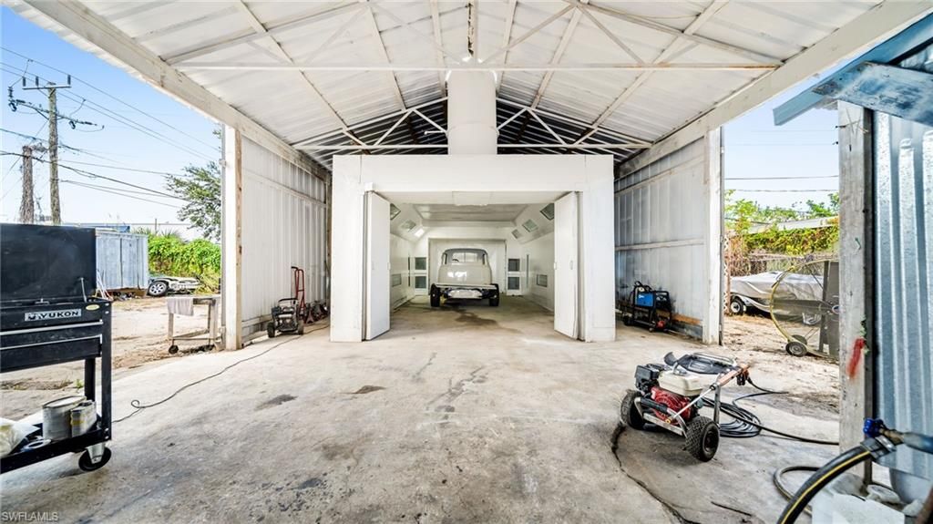 Garage, Interior