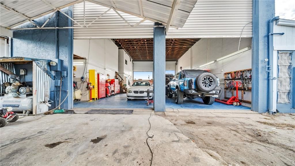 Garage, Interior