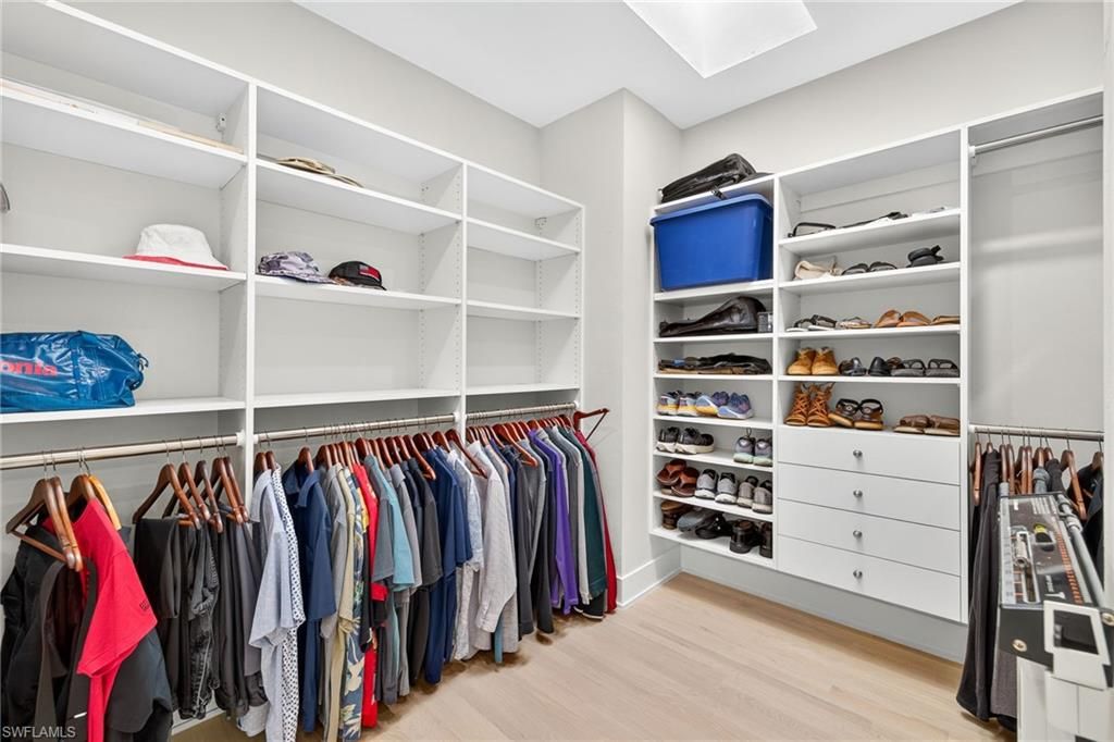 Interior, Walk-in Closets, Wood Texture Flooring