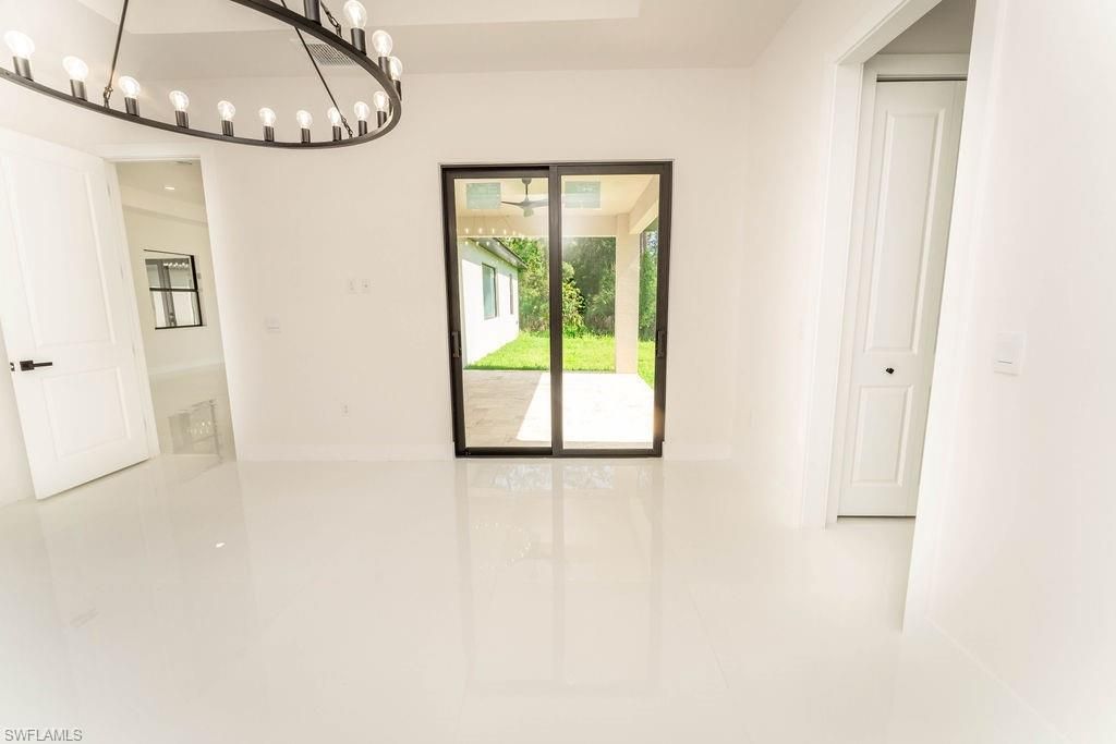 Empty room, Interior, Pendant Lights