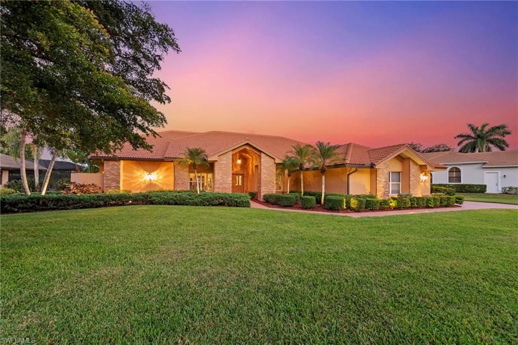 Backyard, Exterior, Facade, Ranch