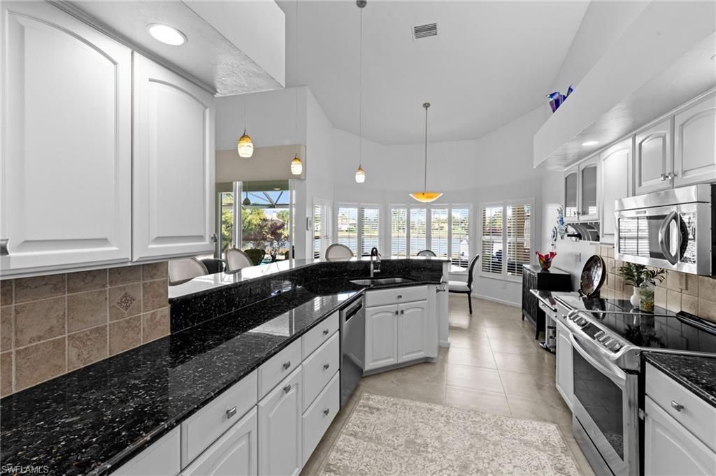 Dining room, Interior, Kitchen, Pendant Lights, Recessed Lighting