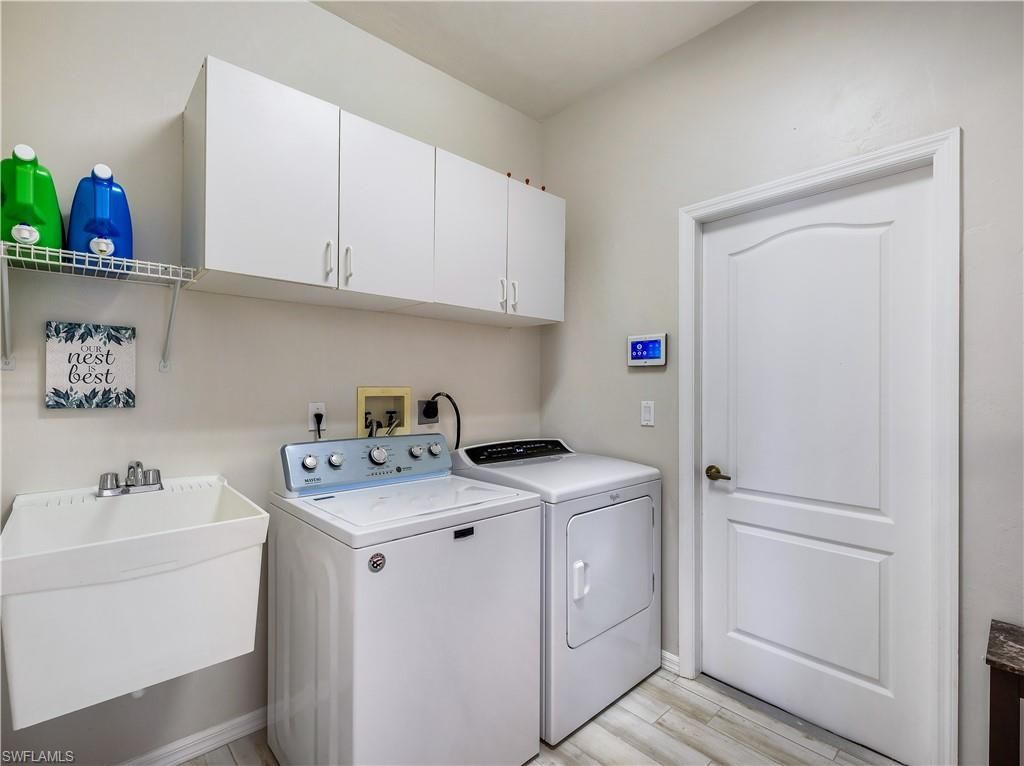 Interior, Washer, Wood Texture Flooring