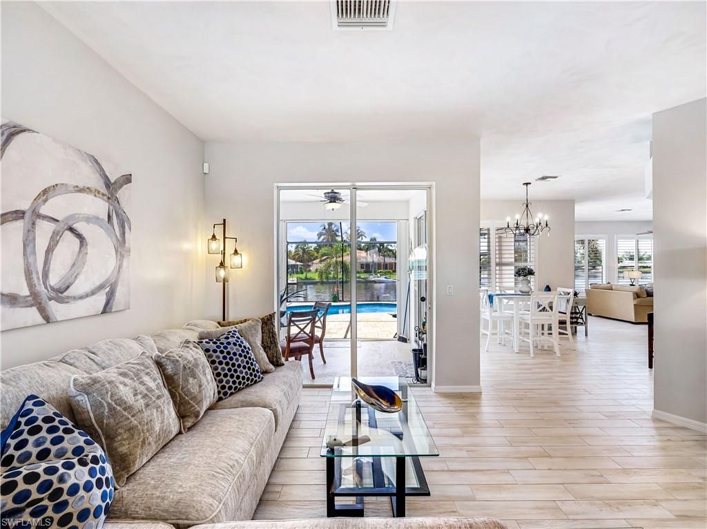 Chandelier, Dining room, Interior, Living room, Wood Texture Flooring