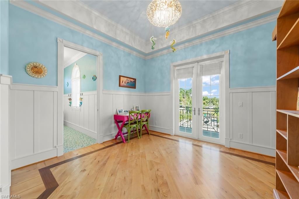 Chandelier, Interior, Wood Texture Flooring
