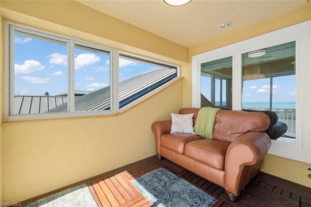 Interior, Recessed Lighting, Water, Wood Texture Flooring