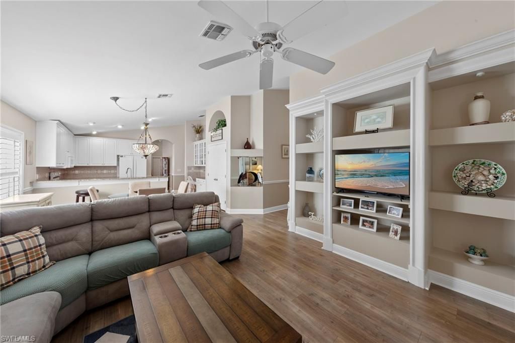 Interior, Kitchen, Living room, Pendant Lights, Recessed Lighting, Wood Texture Flooring