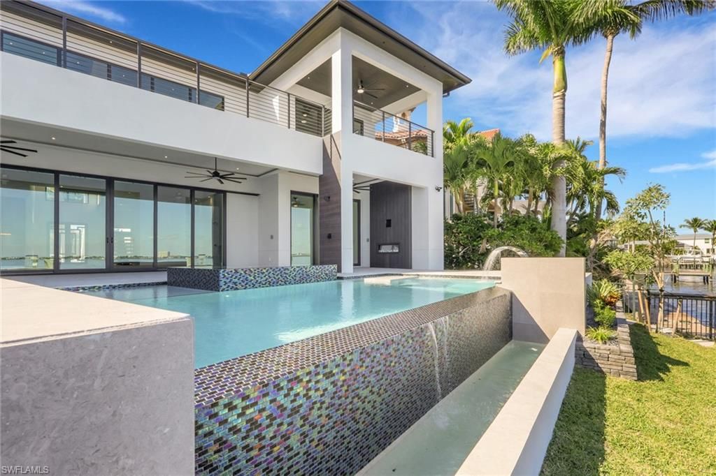 Exterior, Pool, Water