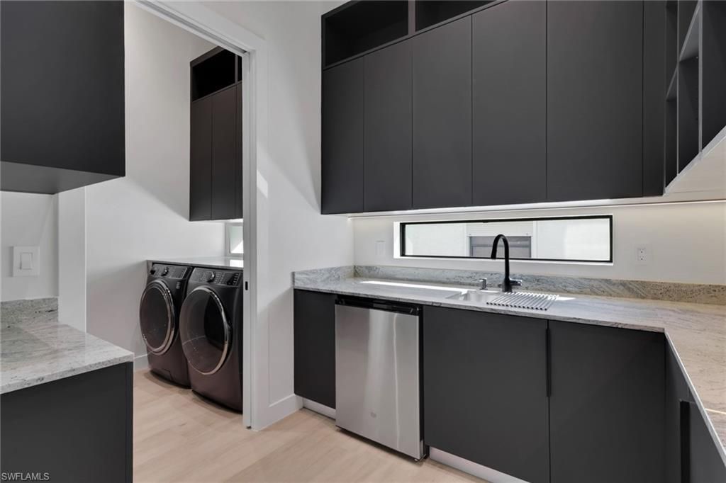 Interior, Kitchen, Washer, Wood Texture Flooring