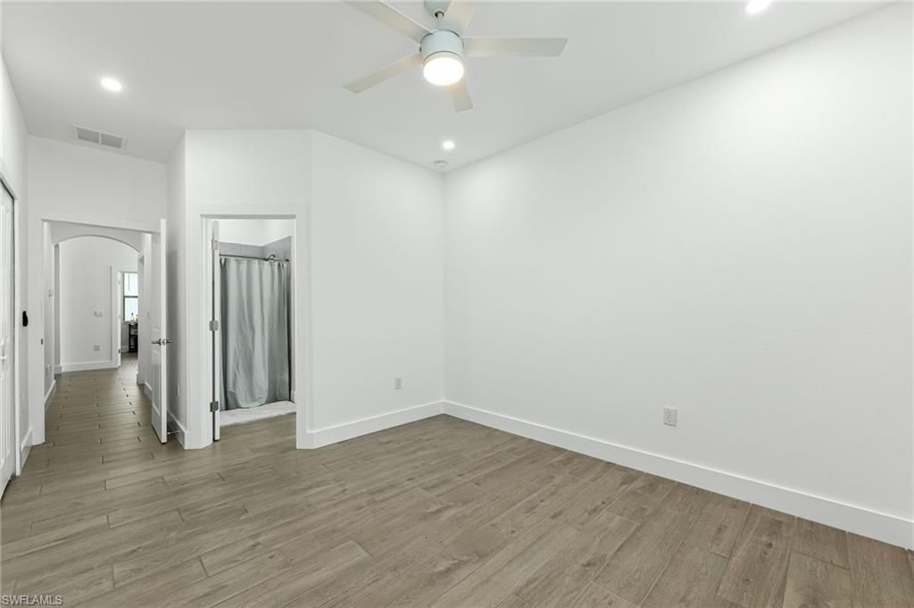 Empty room, Interior, Recessed Lighting, Wood Texture Flooring