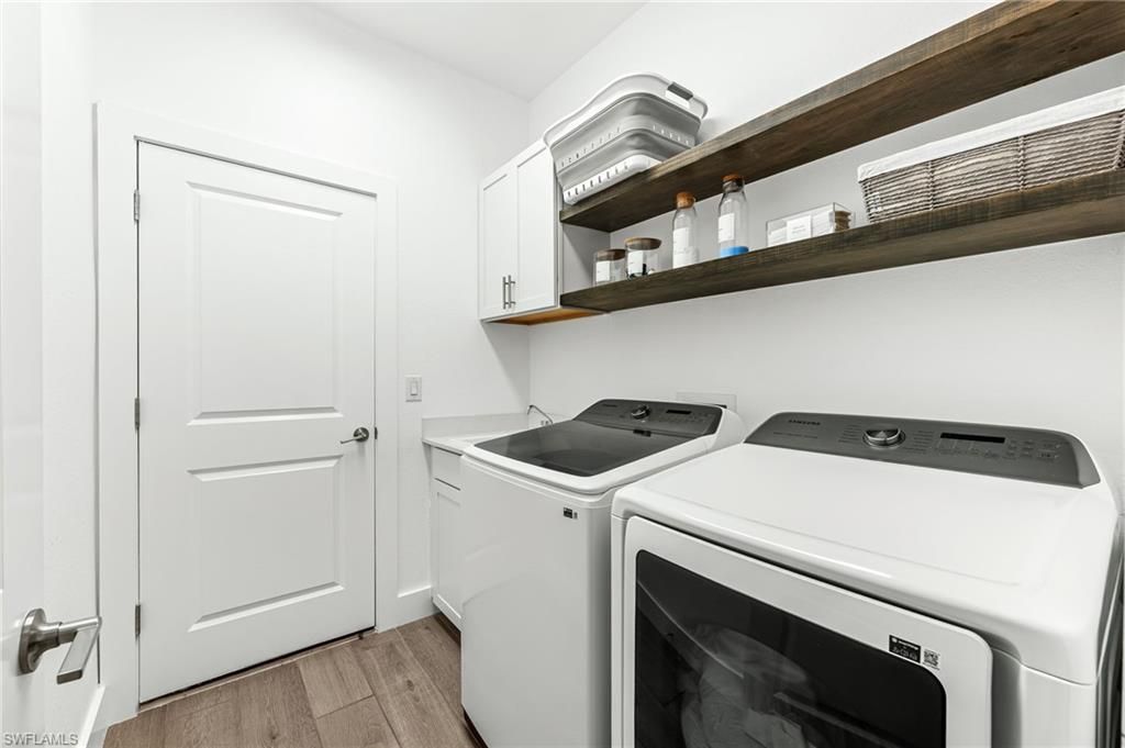 Interior, Washer, Wood Texture Flooring