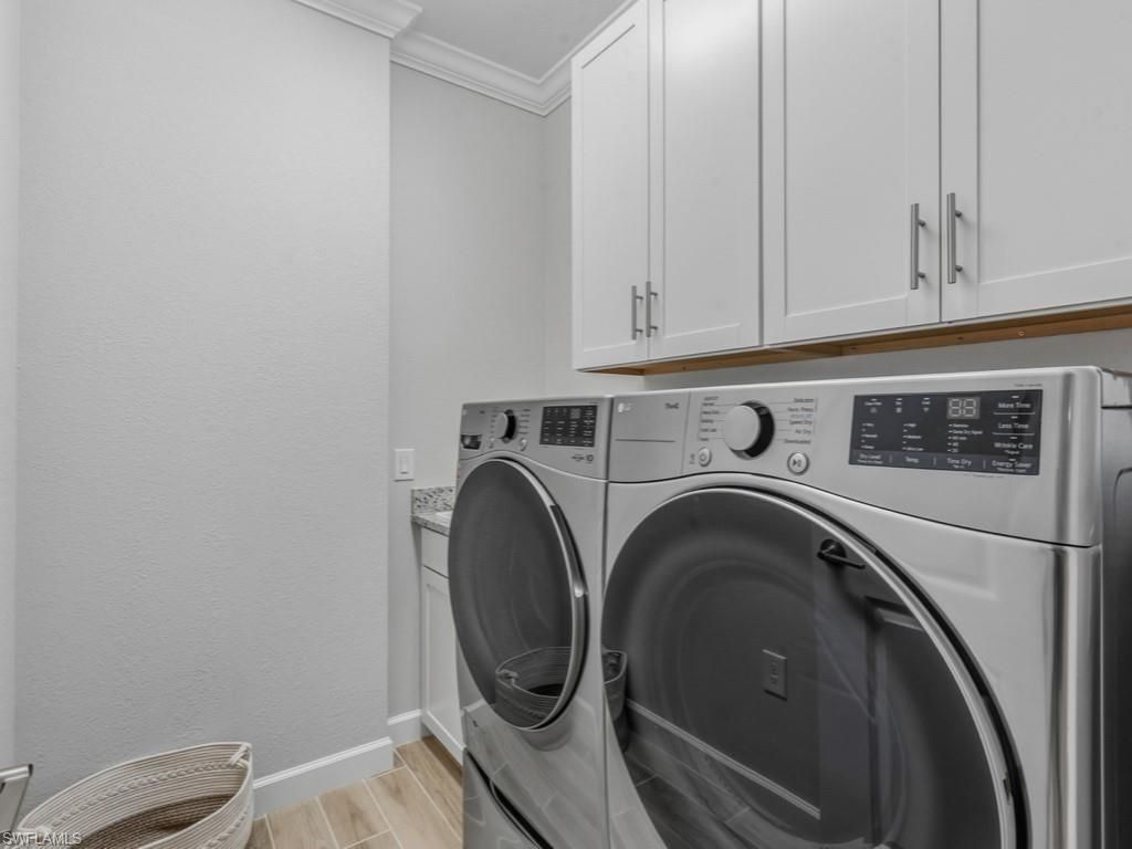 Interior, Washer, Wood Texture Flooring