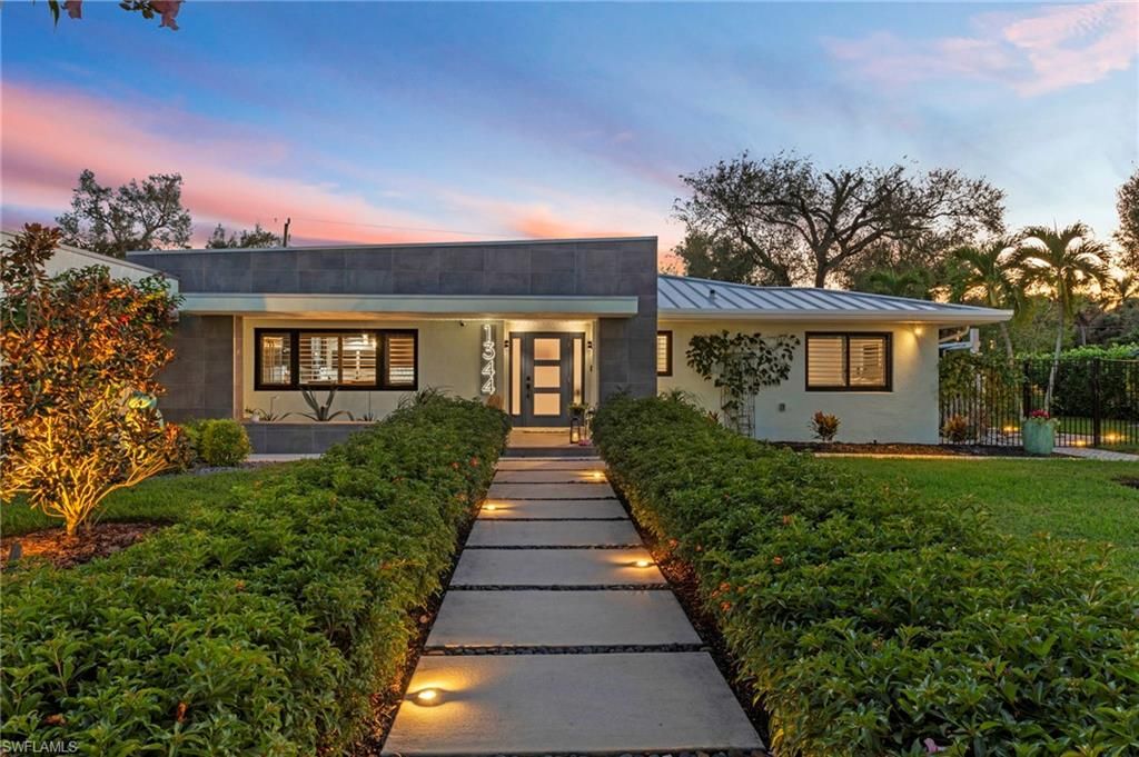 Backyard, Exterior, Facade, Ranch