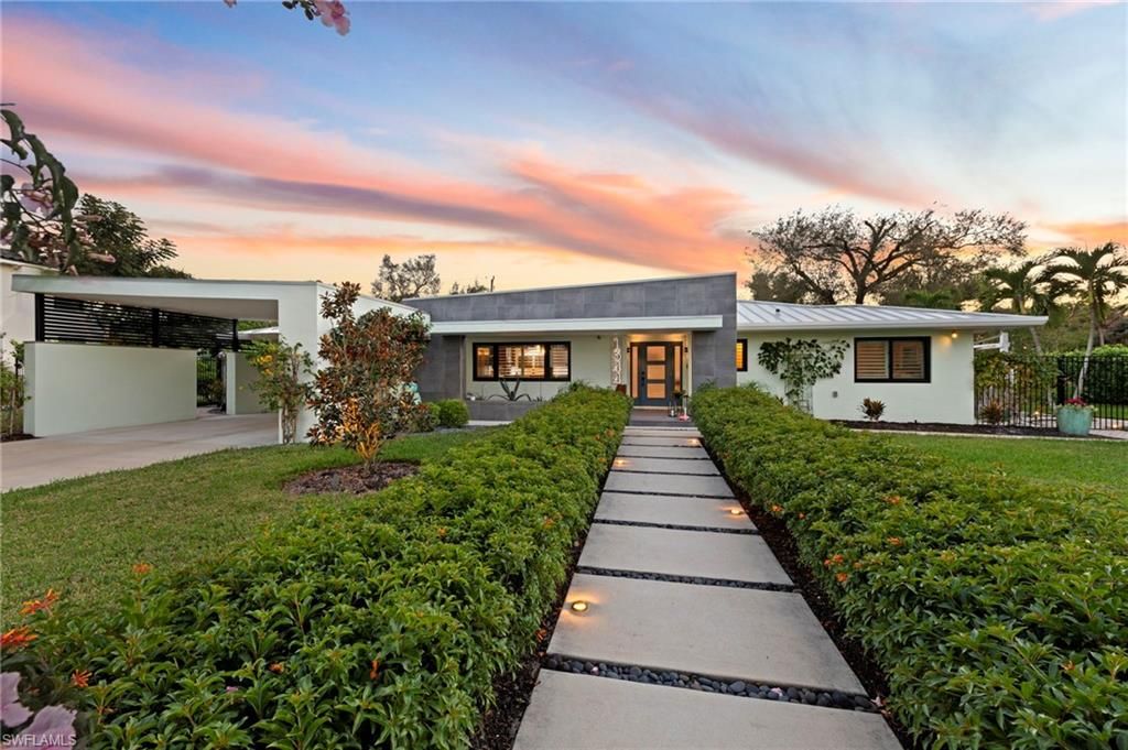 Attached, Backyard, Exterior, Facade, Modern