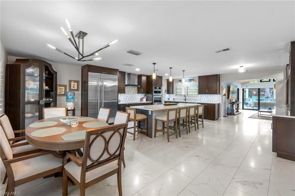Dining room, Interior, Kitchen, Pendant Lights, Recessed Lighting, Stainless Steel Appliances