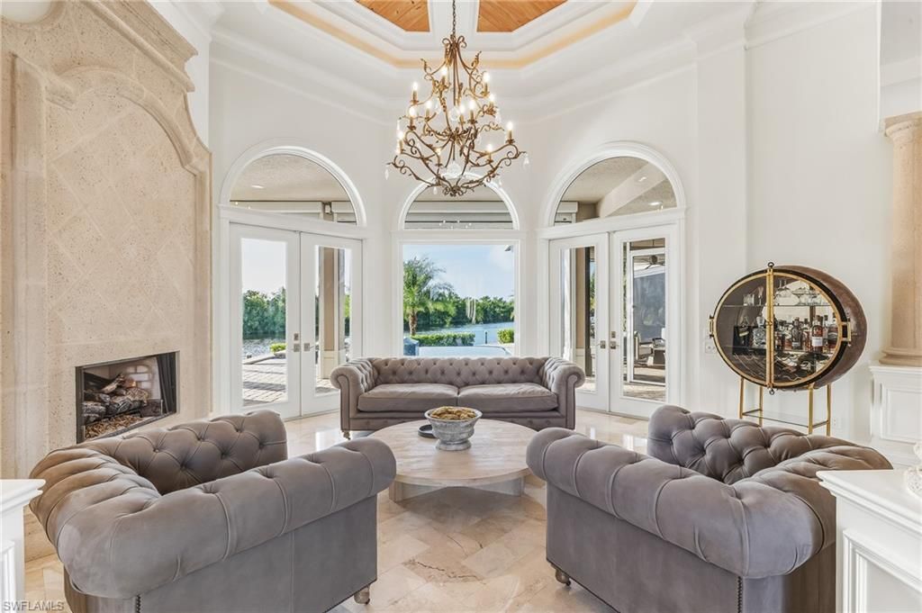 Chandelier, Interior, Living room