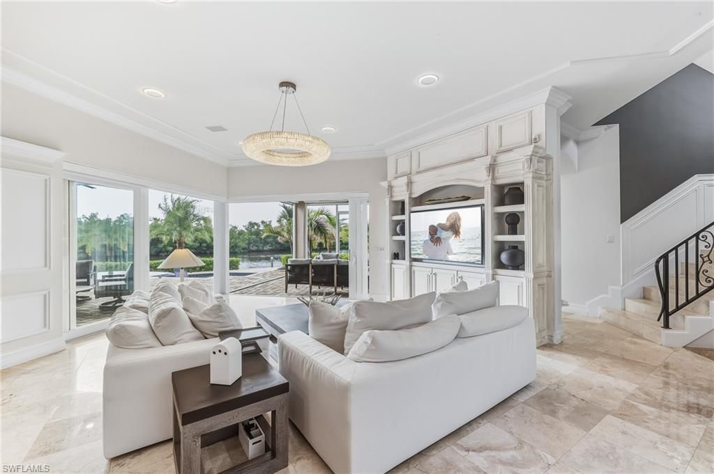 Dining room, Interior, Living room, Pendant Lights, Recessed Lighting