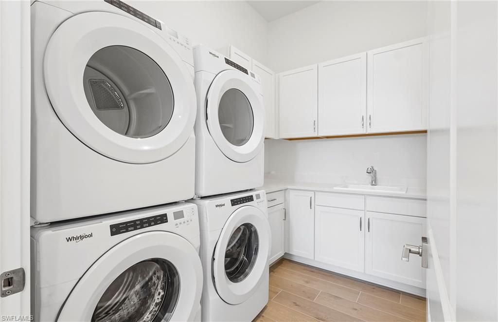 Interior, Washer, Wood Texture Flooring