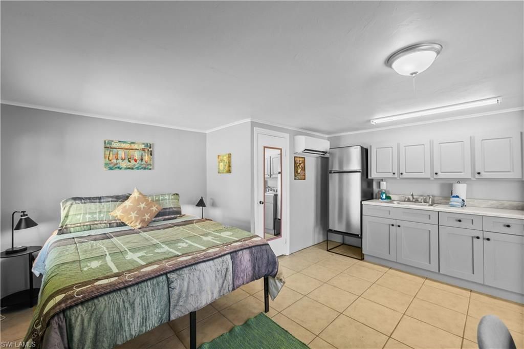 Bedroom, Interior, Kitchen, Stainless Steel Appliances