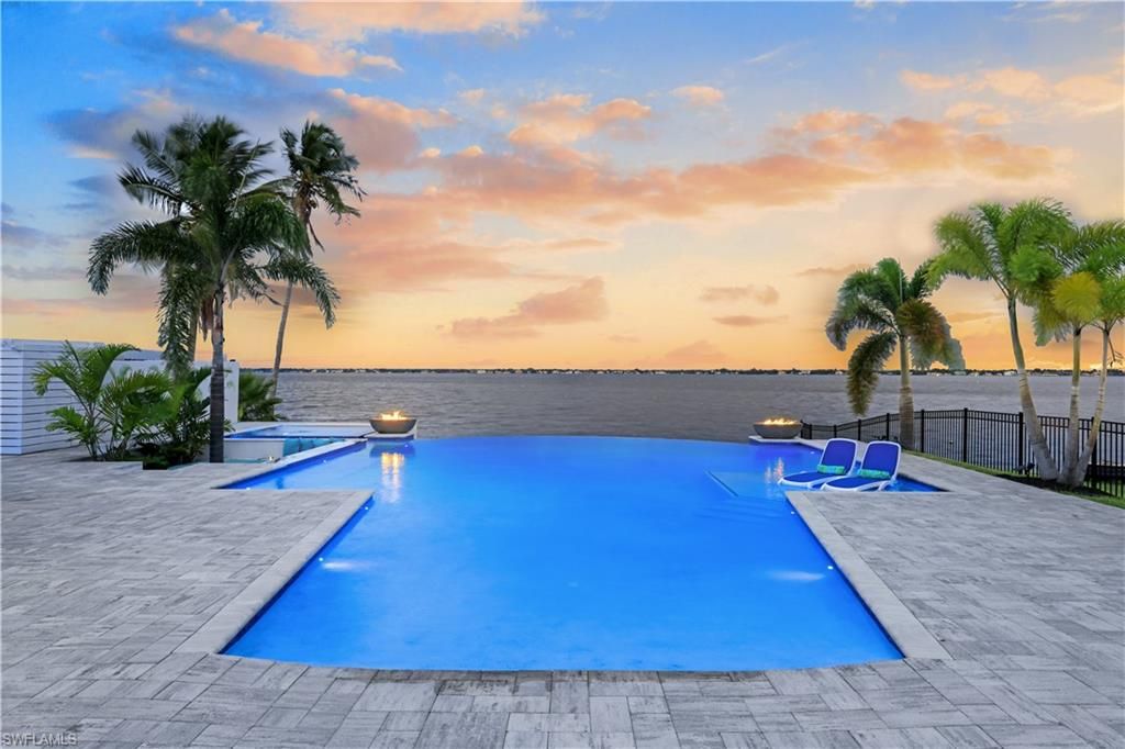 Exterior, Pool, Water