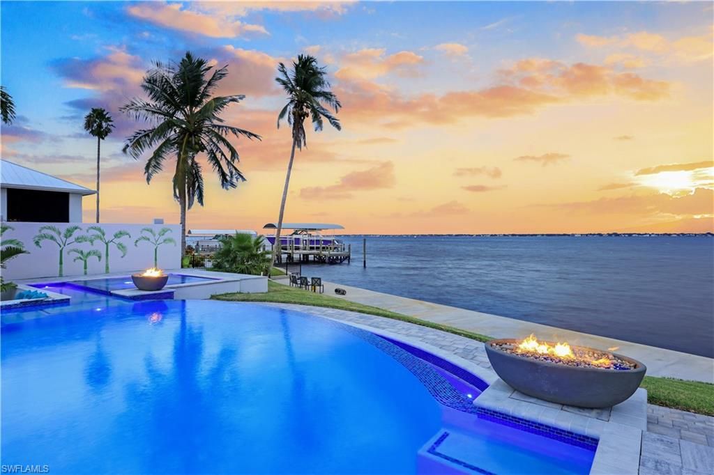 Exterior, Pool, Water