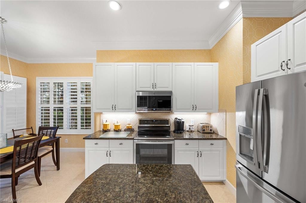 Dining room, Interior, Kitchen, Pendant Lights, Recessed Lighting, Stainless Steel Appliances