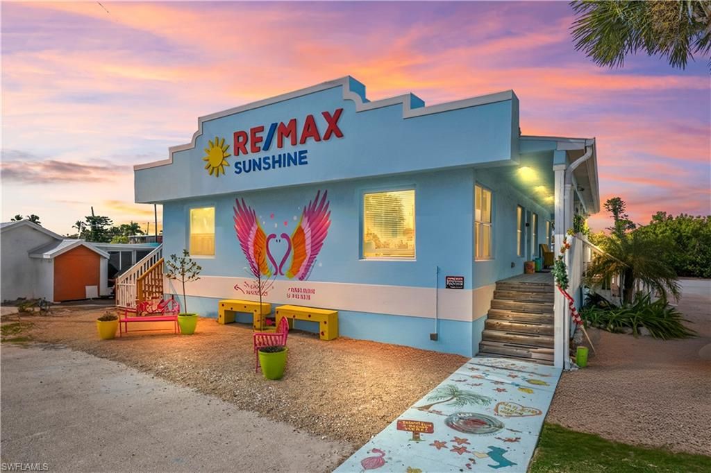 Exterior, Facade, None