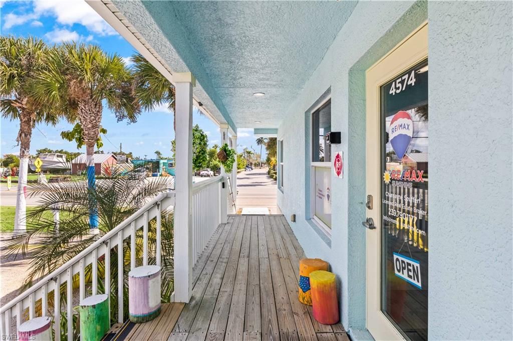 Exterior, Wood Texture Flooring