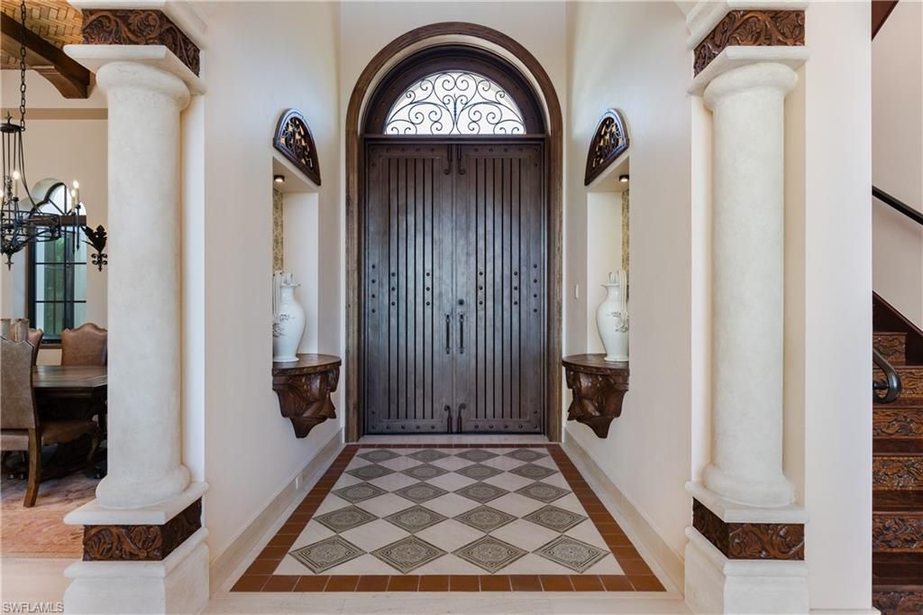 Chandelier, Interior