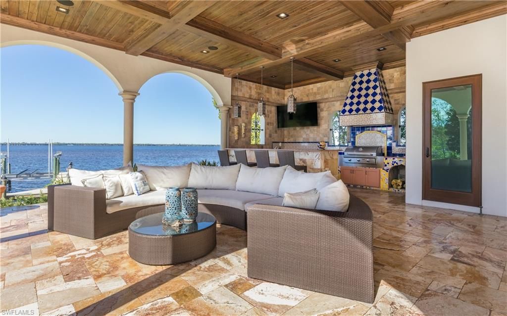 Exterior, Outdoor Kitchen, Water