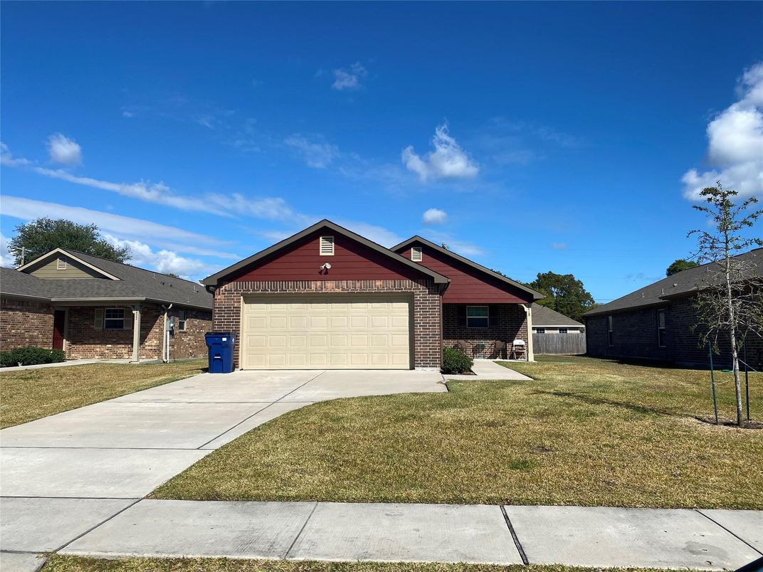 Attached, Backyard, Exterior, Facade, Brick Facade, Ranch