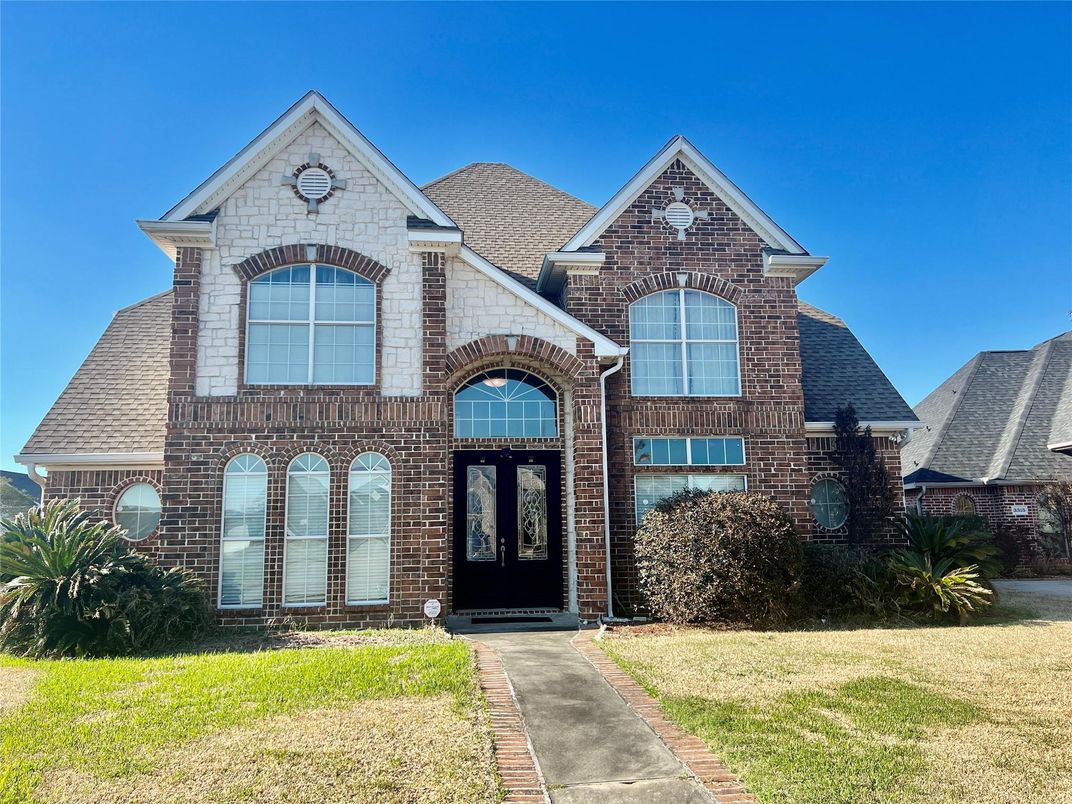 Exterior, Facade, Brick Facade, Brick Traditional