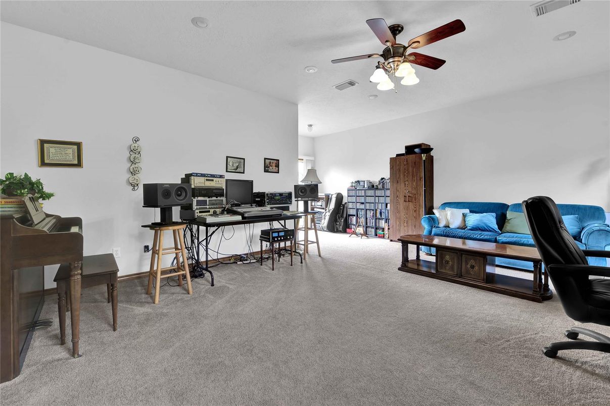 Home Office, Interior