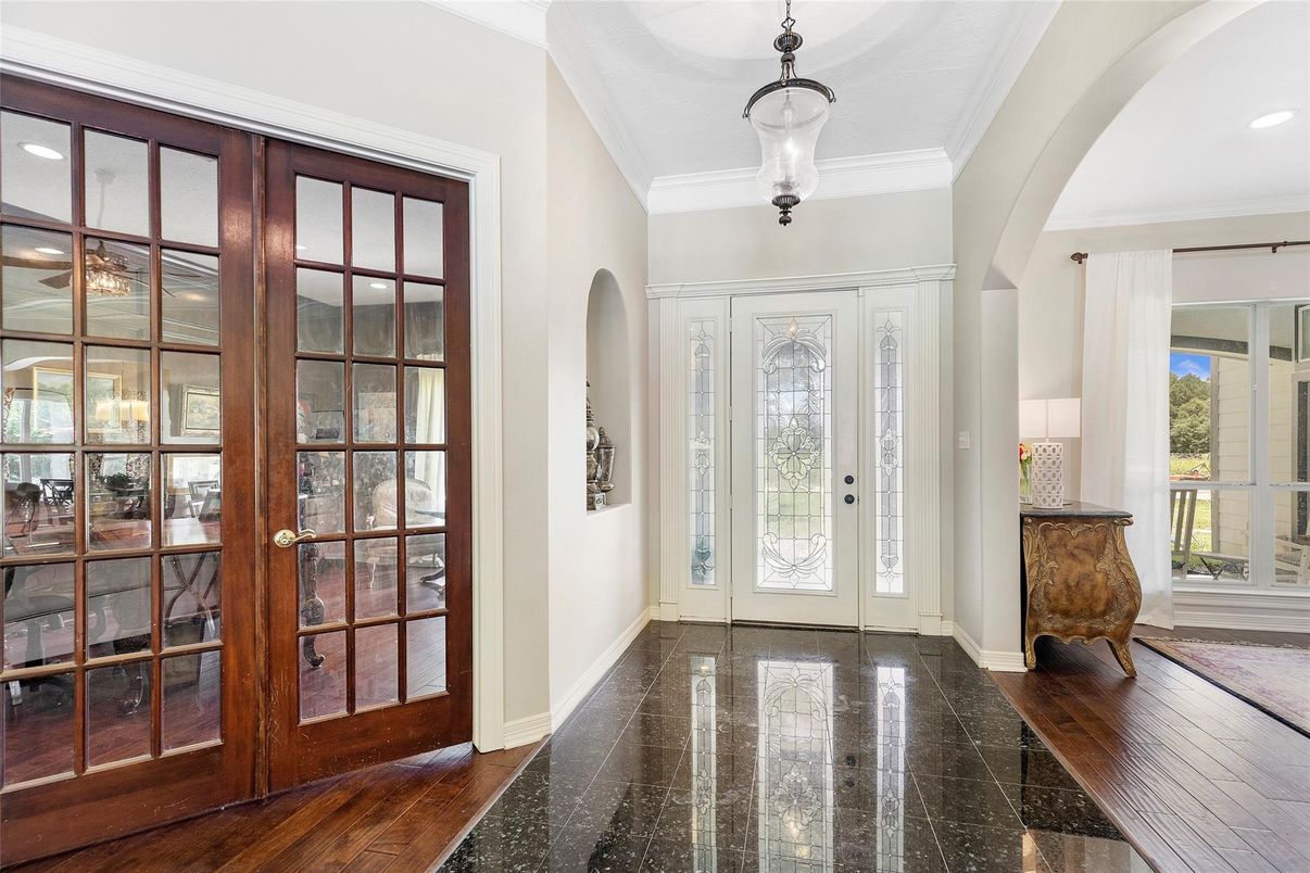 Interior, Recessed Lighting, Wood Texture Flooring