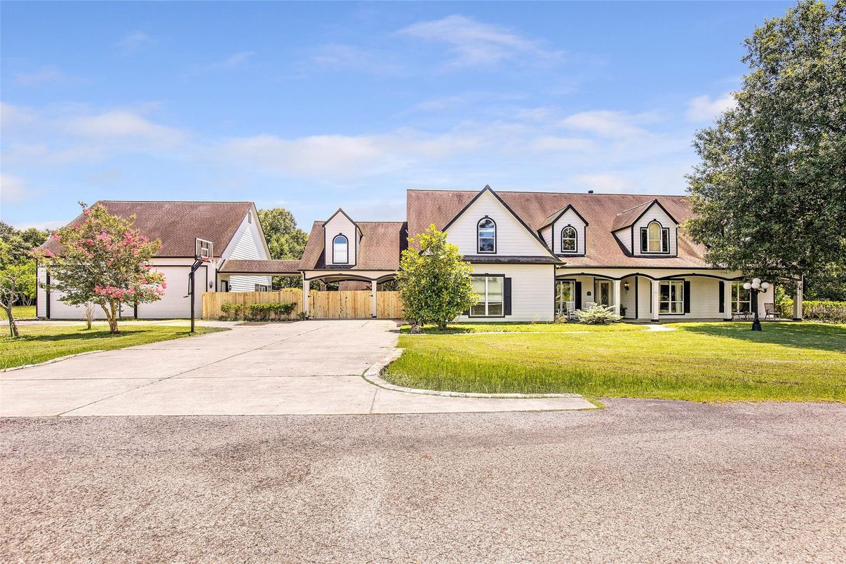 Backyard, Exterior, Facade, Cape Cod