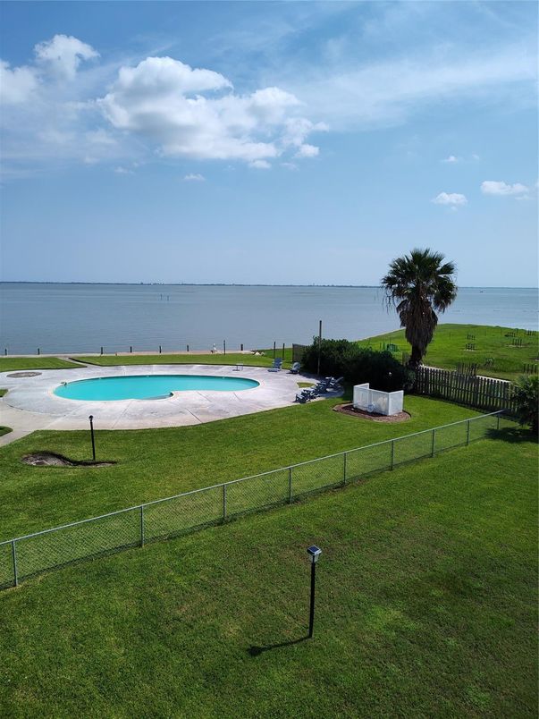 Exterior, Pool, Water