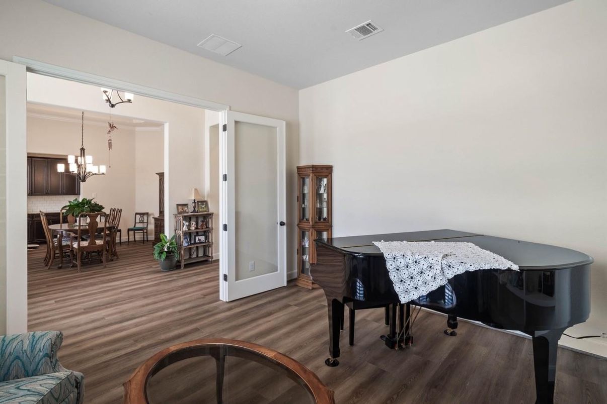 Chandelier, Dining room, Interior, Pendant Lights, Piano, Wood Texture Flooring