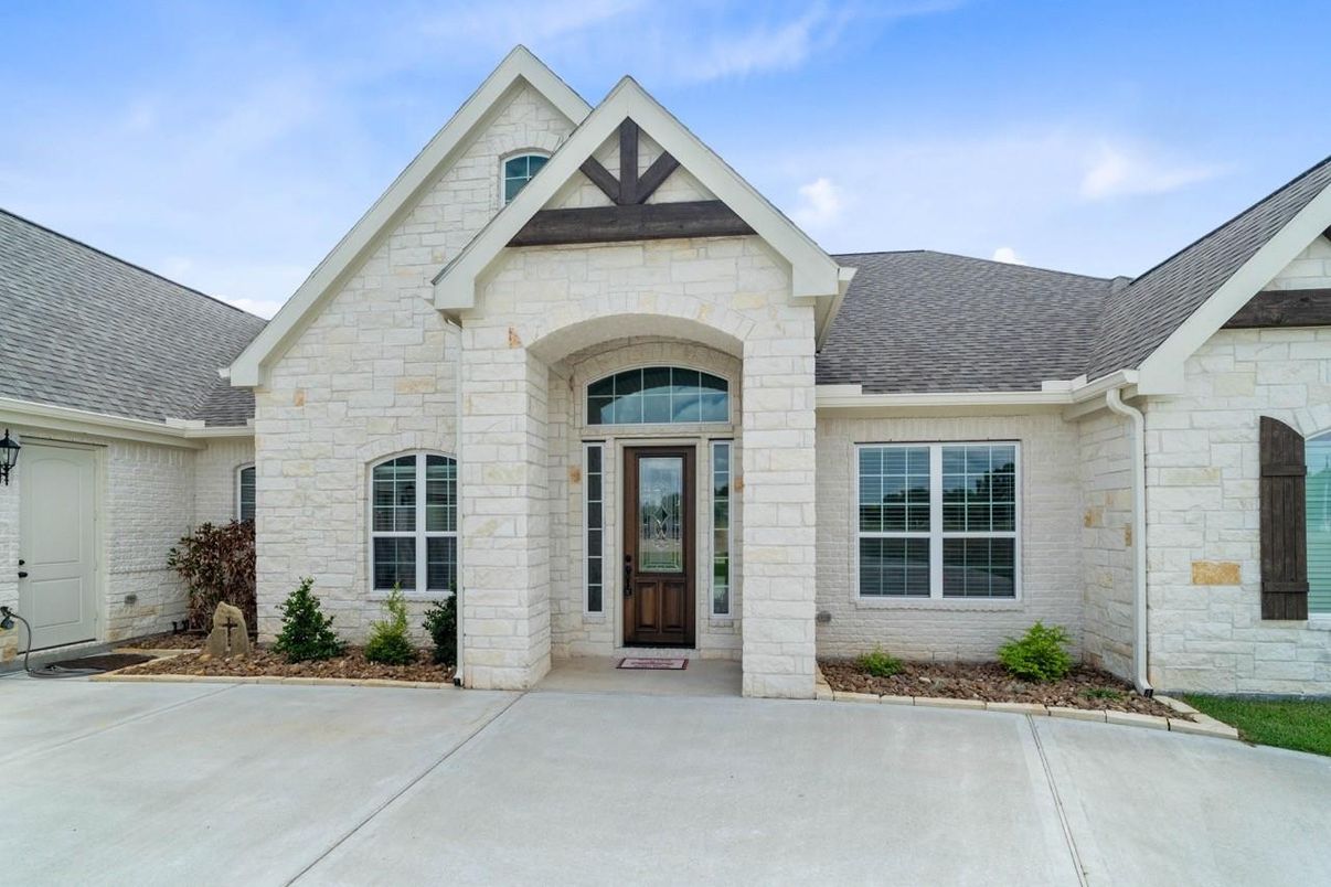 Exterior, Facade, Brick Traditional