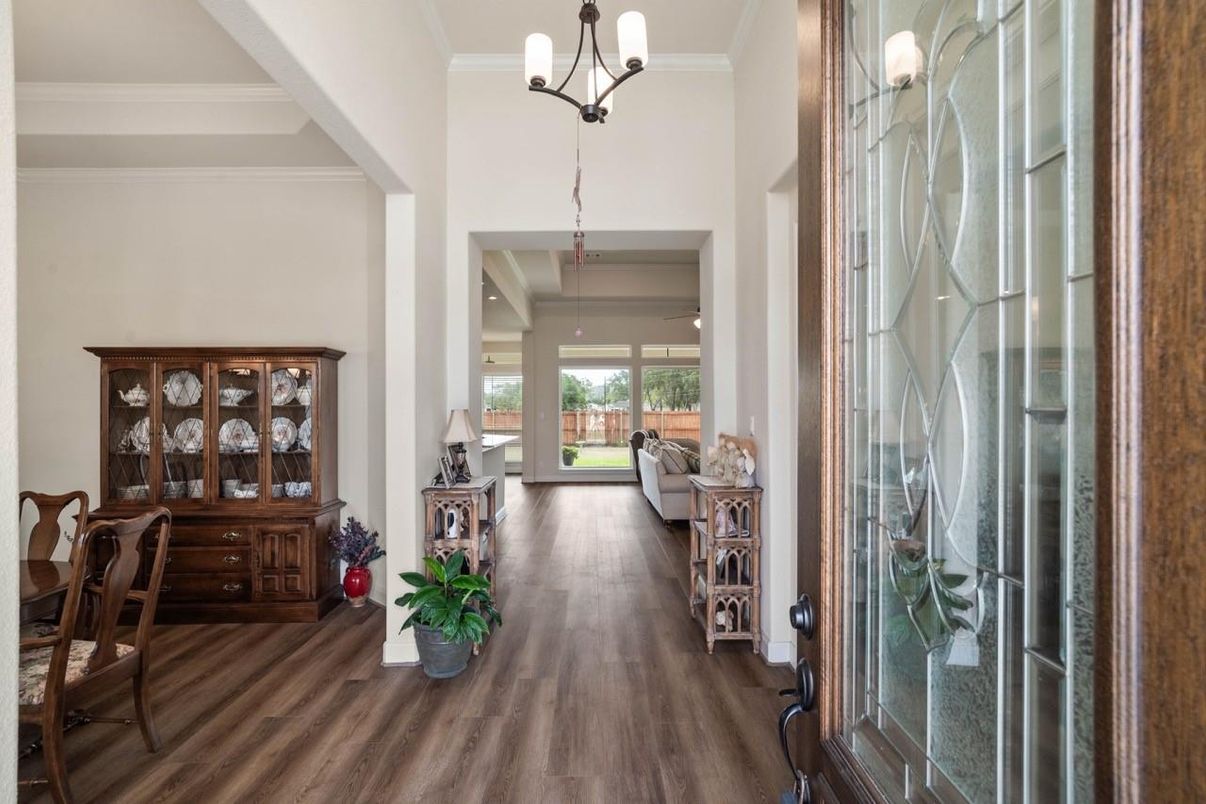 Interior, Pendant Lights, Wood Texture Flooring