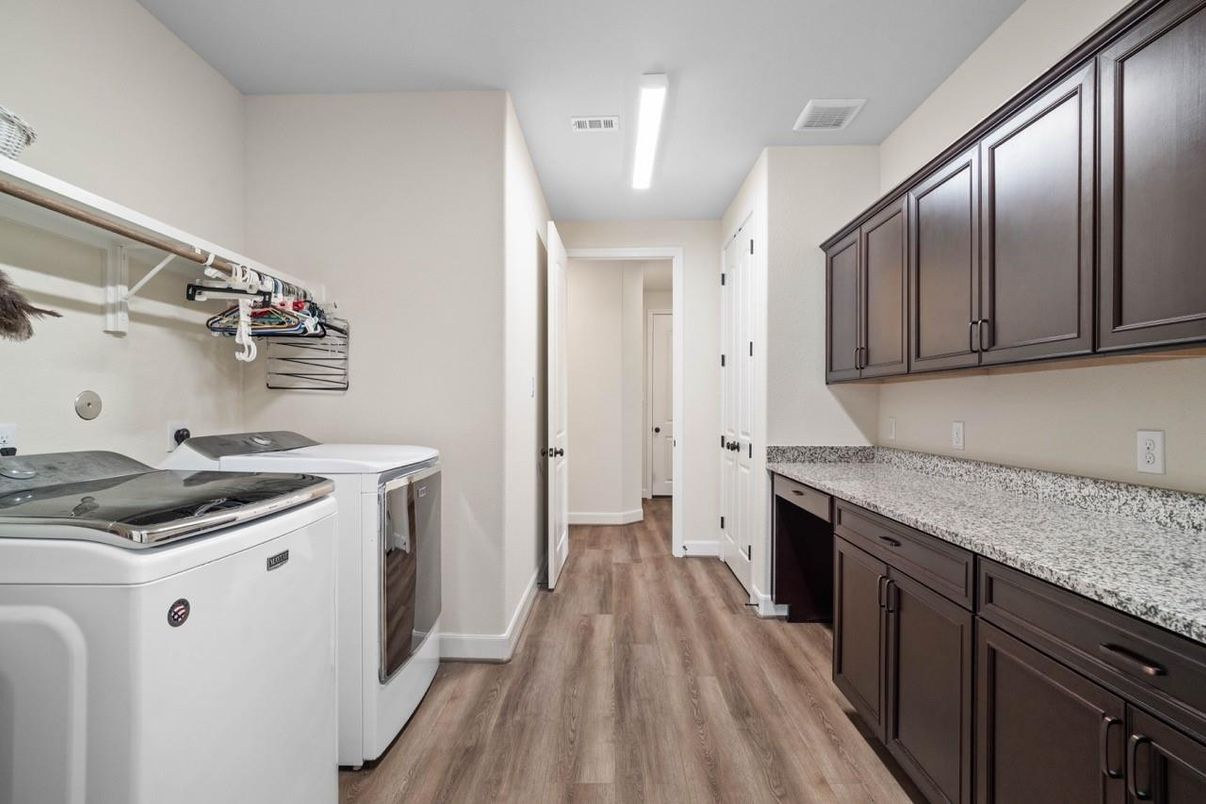 Interior, Washer, Wood Texture Flooring