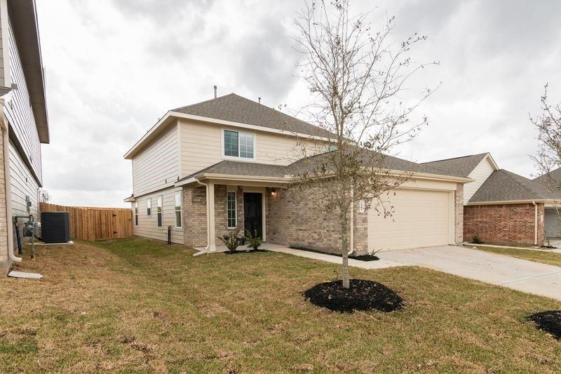 Attached, Exterior, Facade, Brick Facade, Split Level