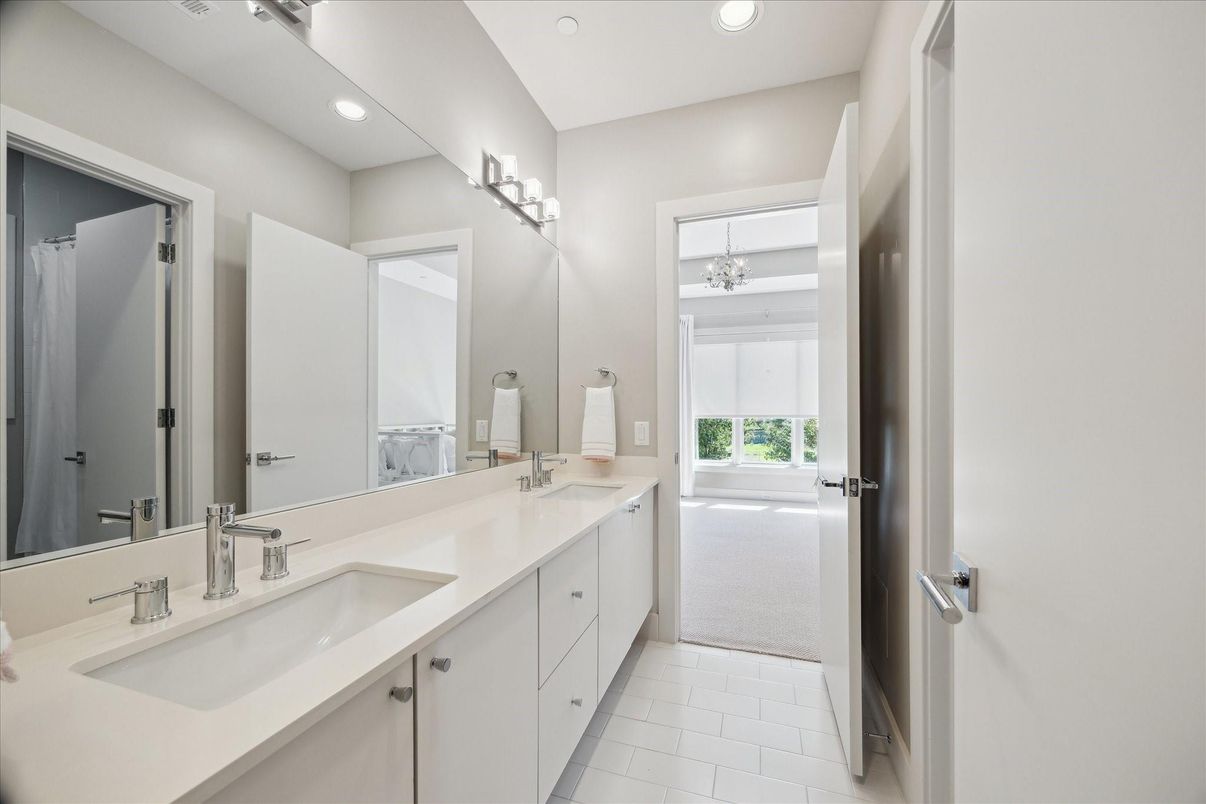Bathroom, Dual Sink Vanities, Interior, Recessed Lighting